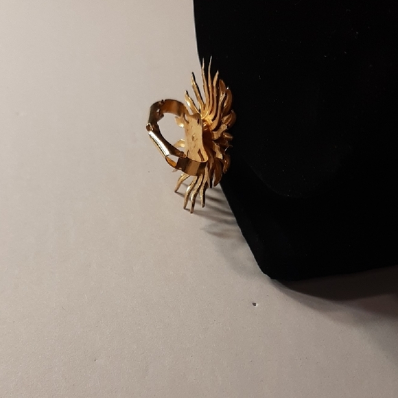 1950's Vintage Goldtone Sunburst Brooch with Pearl Accent & a Hinged Clip - Picture 12 of 14